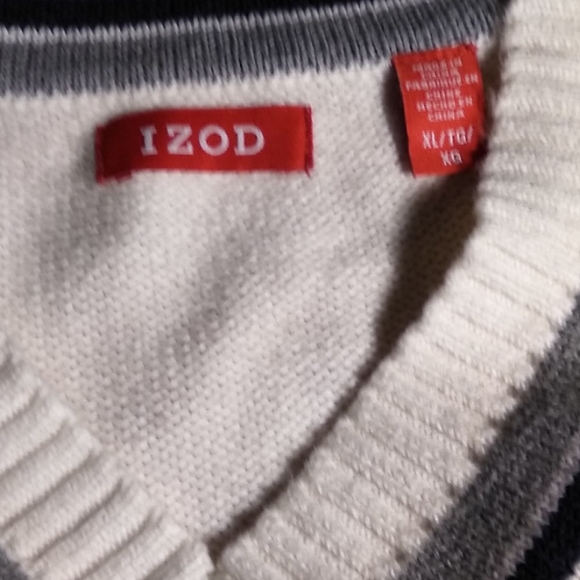 A white and blue sweater - Picture 5 of 5